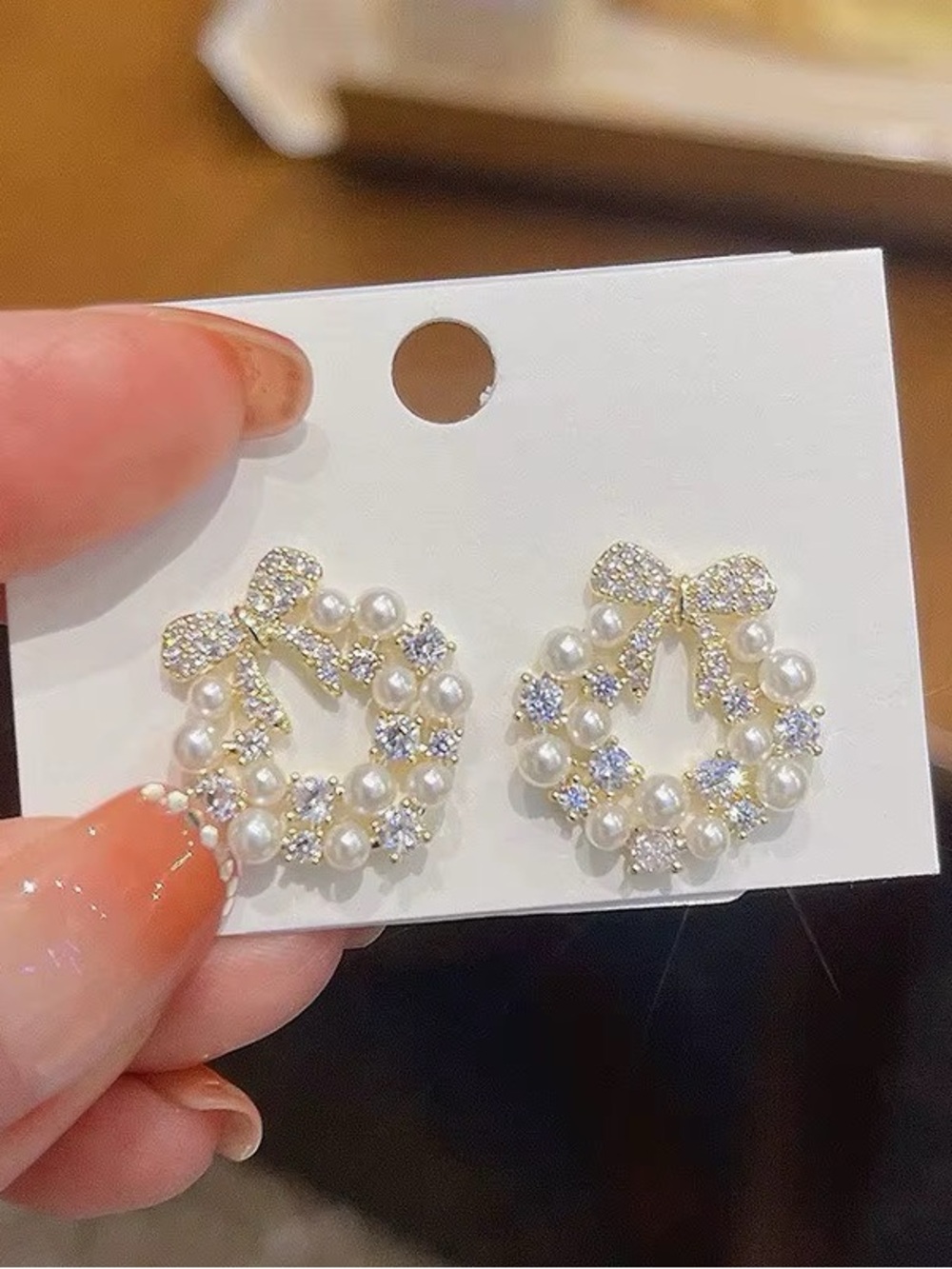 *** Exquisite Sparkling Crystal Wreath Stud Earrings - Silver